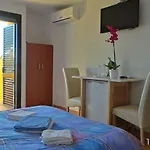Pensjonat In With A Sea View, Balcony, Air Conditioning, Wifi 81-2 *