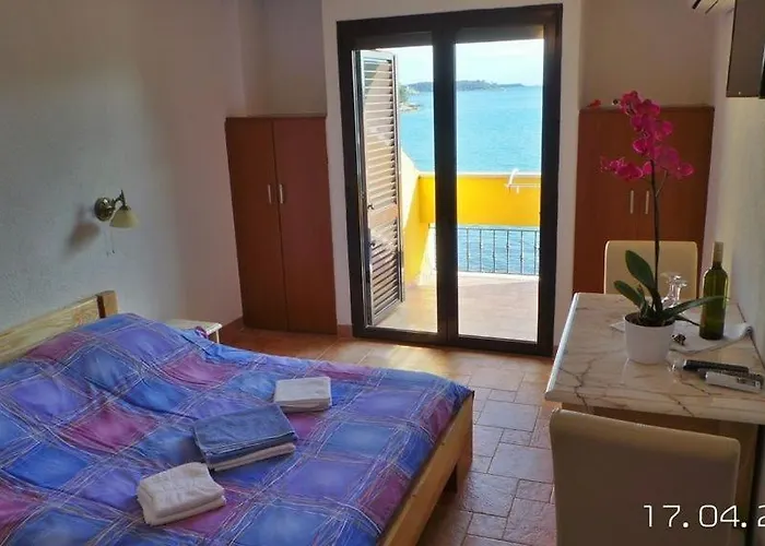 In With A Sea View, Balcony, Air Conditioning, Wifi 81-2 Affittacamere Rovigno